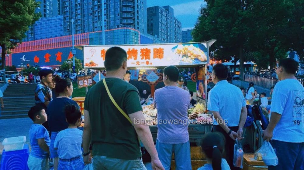 夜宵摊扰民引纷争，业主无奈放哀乐：如何平衡夜经济与居民安宁？